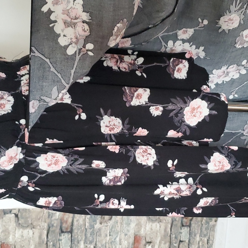 Rue21 Women’s Flower Short Romper Sz L - Picture 6 of 7